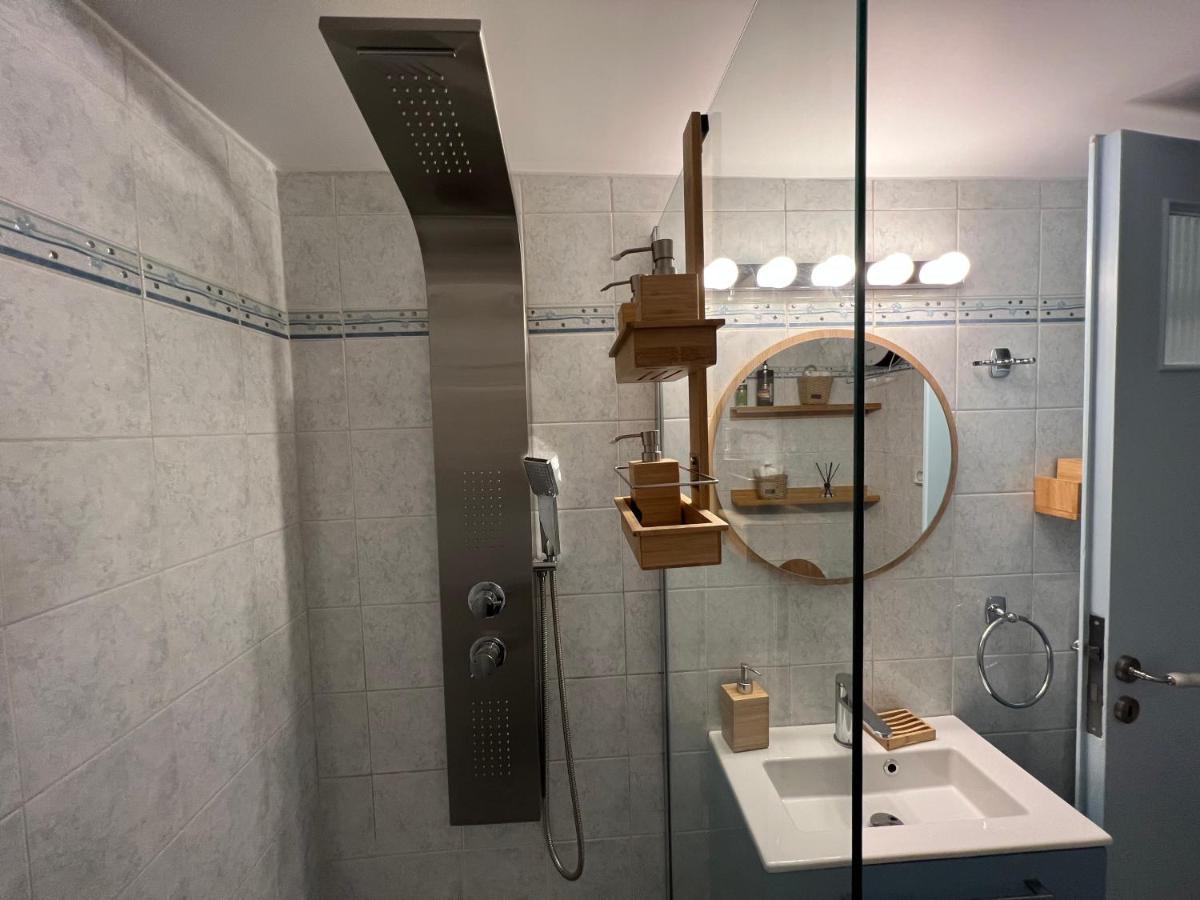 Comfortable 2-Bedroom Apartment Near City Center 100M From Metro Афіни Екстер'єр фото